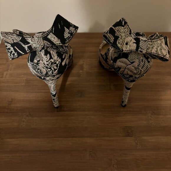 Pointed Toe Pumps - Picture 2 of 3